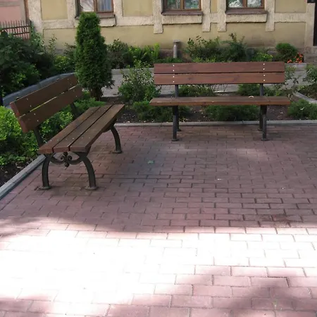 Park Hostel *